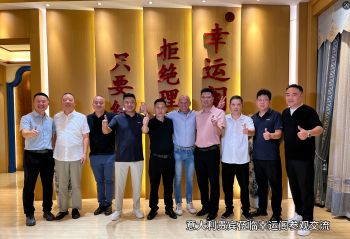 意大利贵宾莅临幸运阁整木家居参观交流
